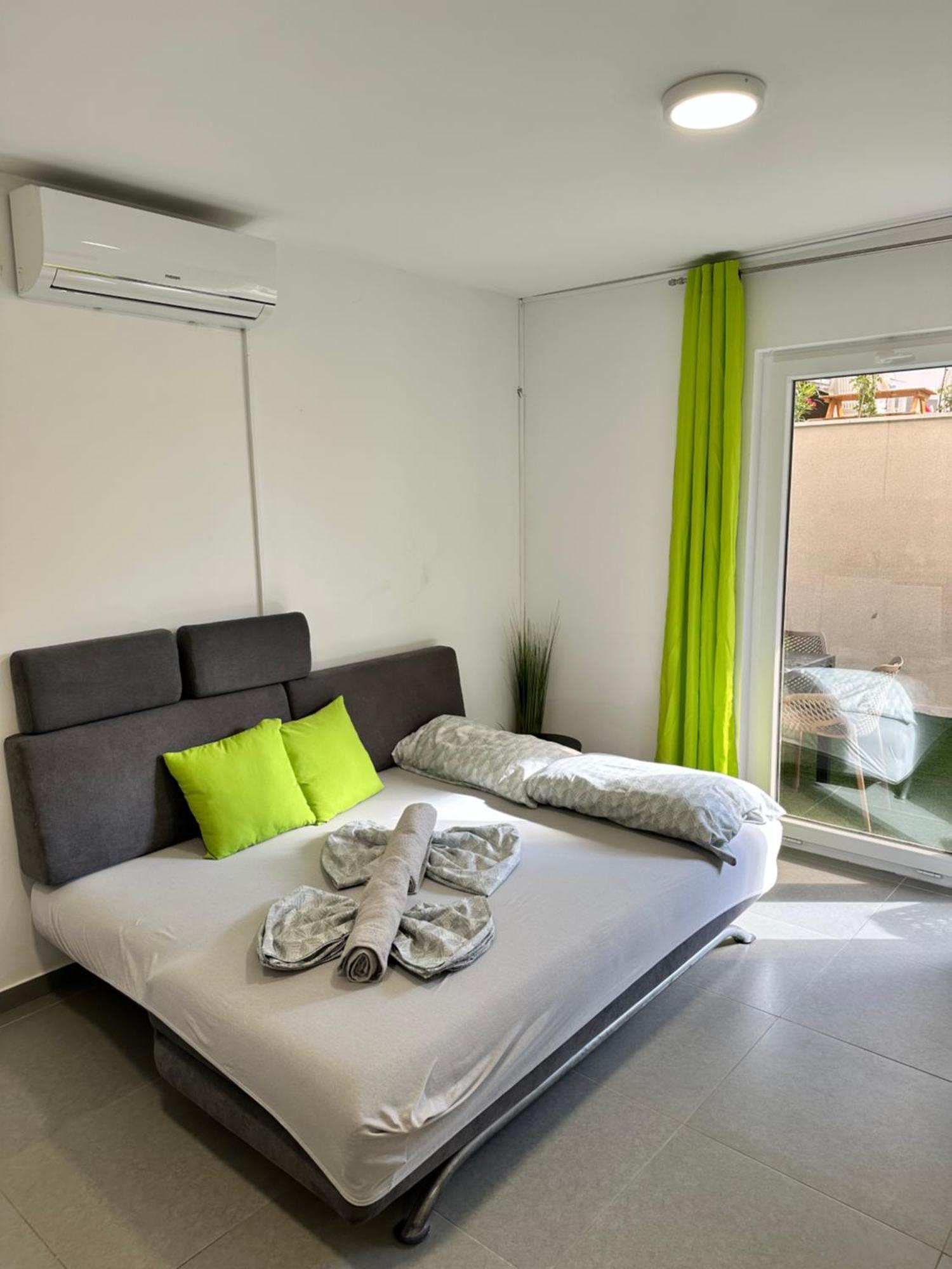 Vip Deluxe Apartment Arian Novalja Luaran gambar